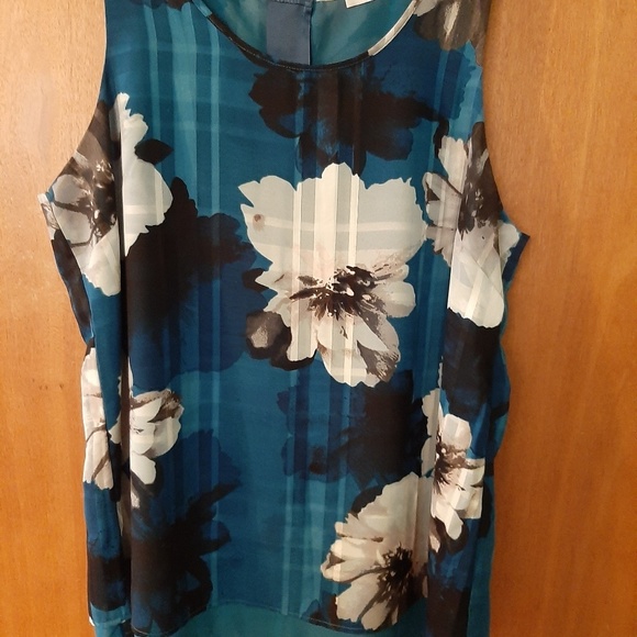 Tops - Picture 2 of 6